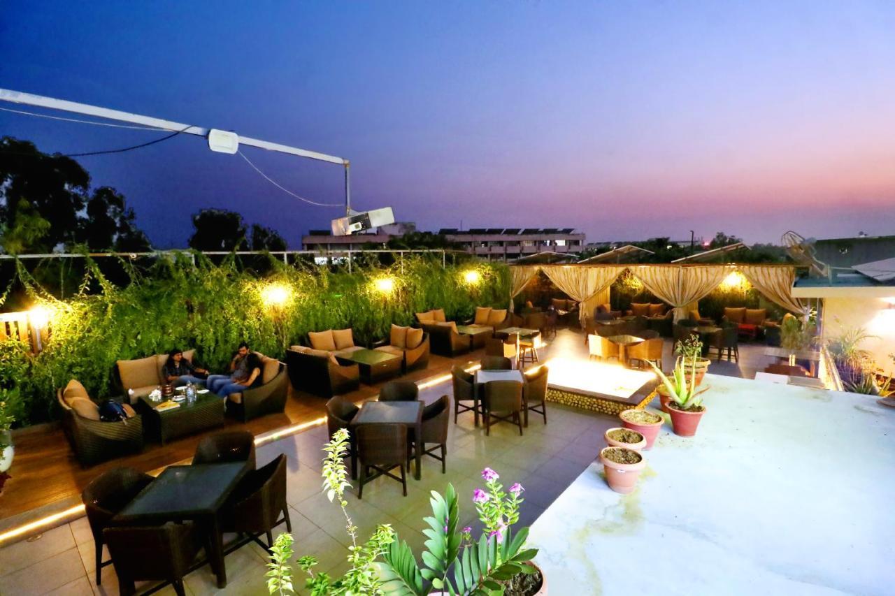 Hotel City Heart Premium Chandīgarh Zewnętrze zdjęcie