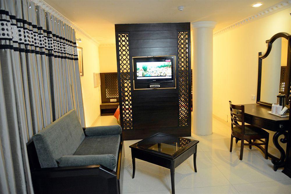 Hotel City Heart Premium Chandīgarh Zewnętrze zdjęcie