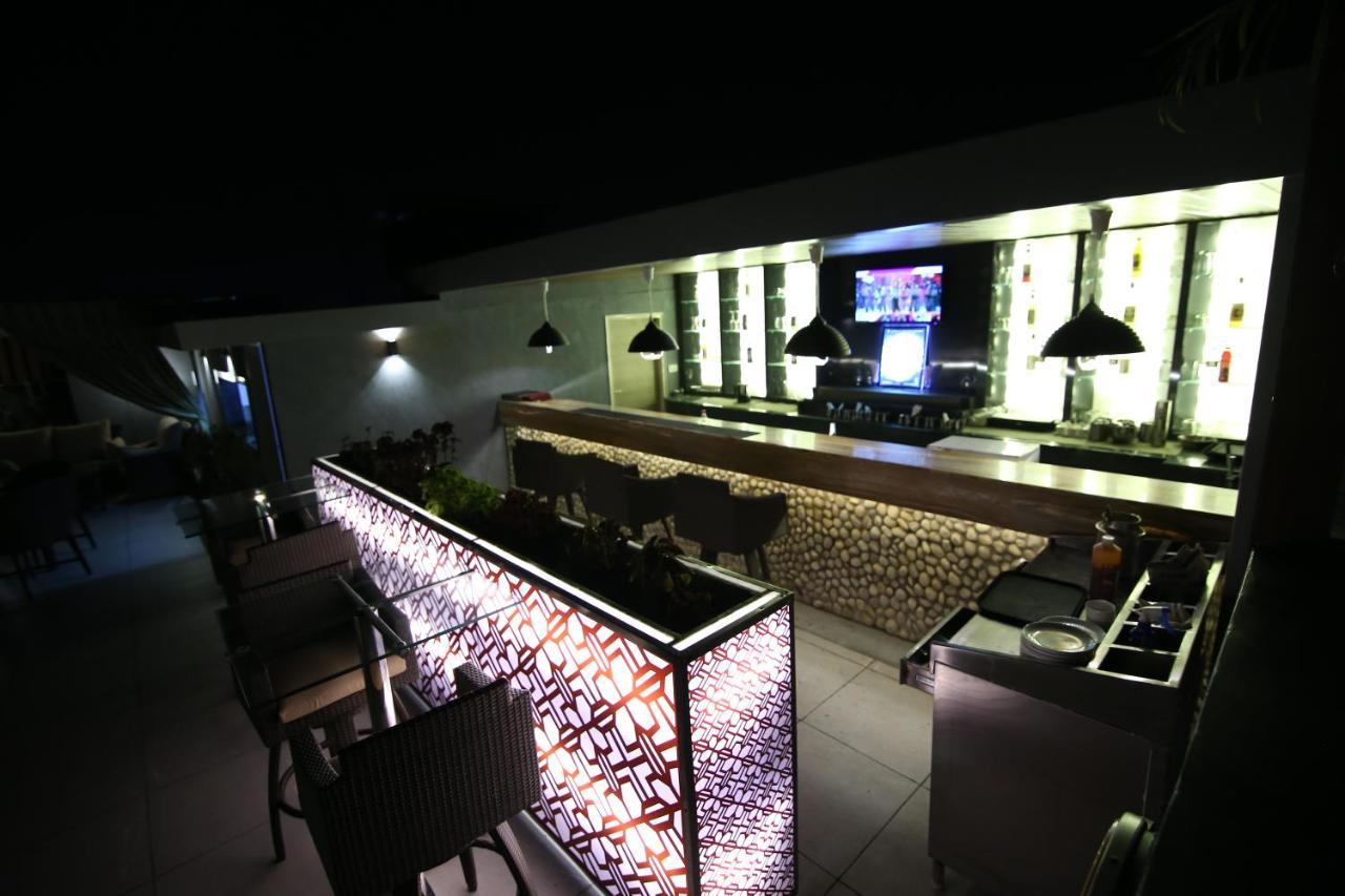 Hotel City Heart Premium Chandīgarh Zewnętrze zdjęcie