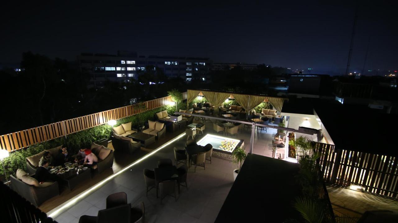 Hotel City Heart Premium Chandīgarh Zewnętrze zdjęcie
