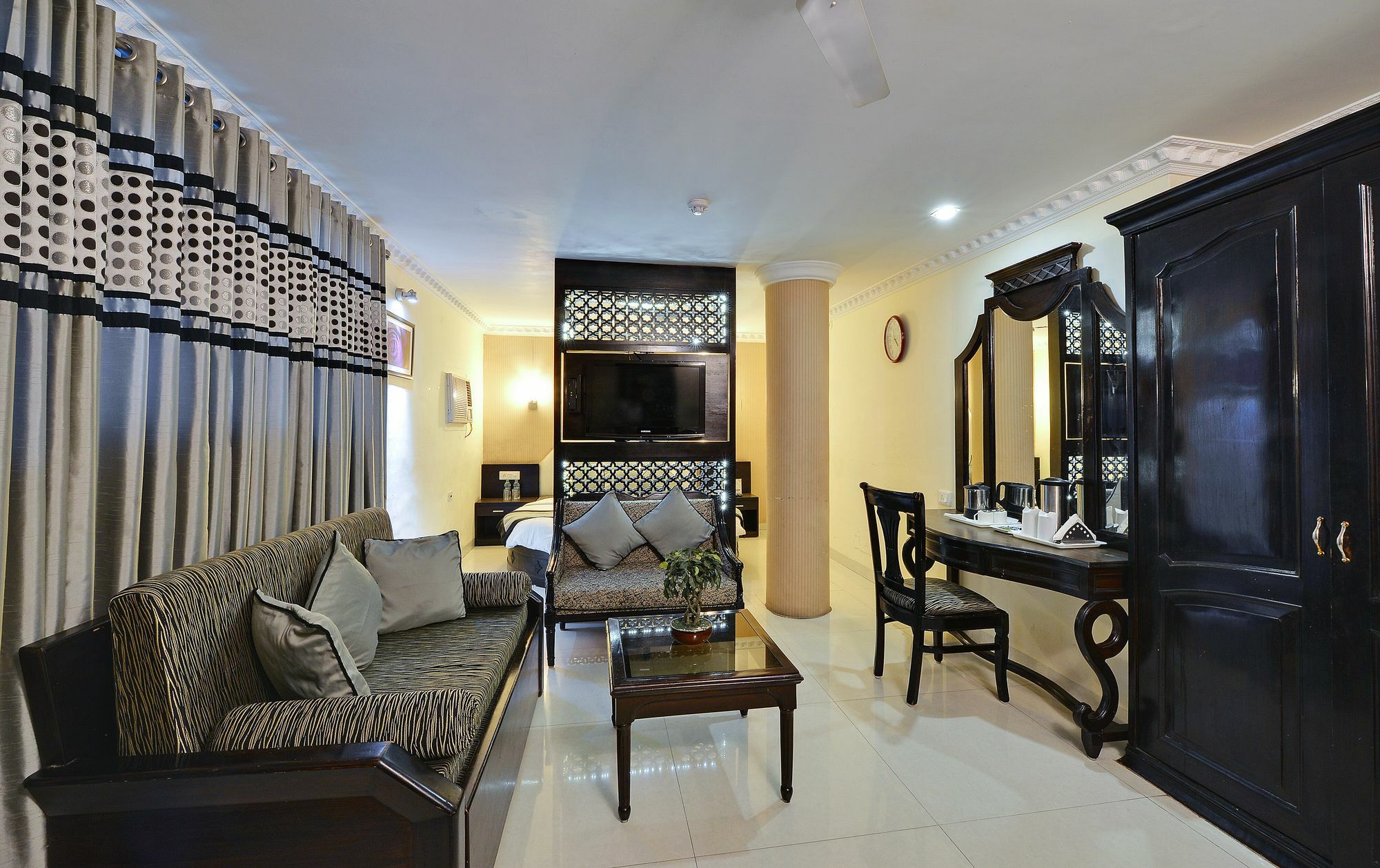 Hotel City Heart Premium Chandīgarh Zewnętrze zdjęcie